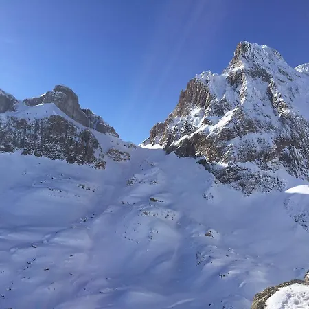 Pirineos Apartmán *